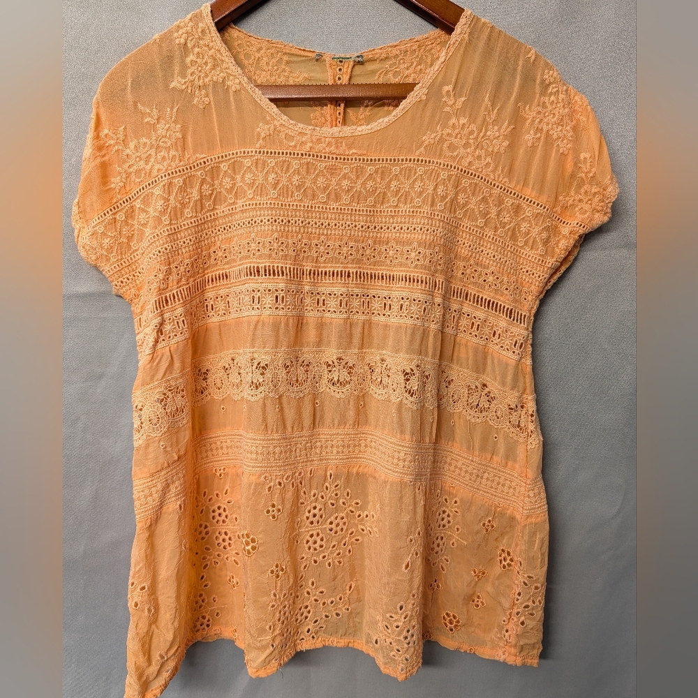 Johnny Was 🏵️Peach Eyelet Lace Short Sleeve Blouse Size Small